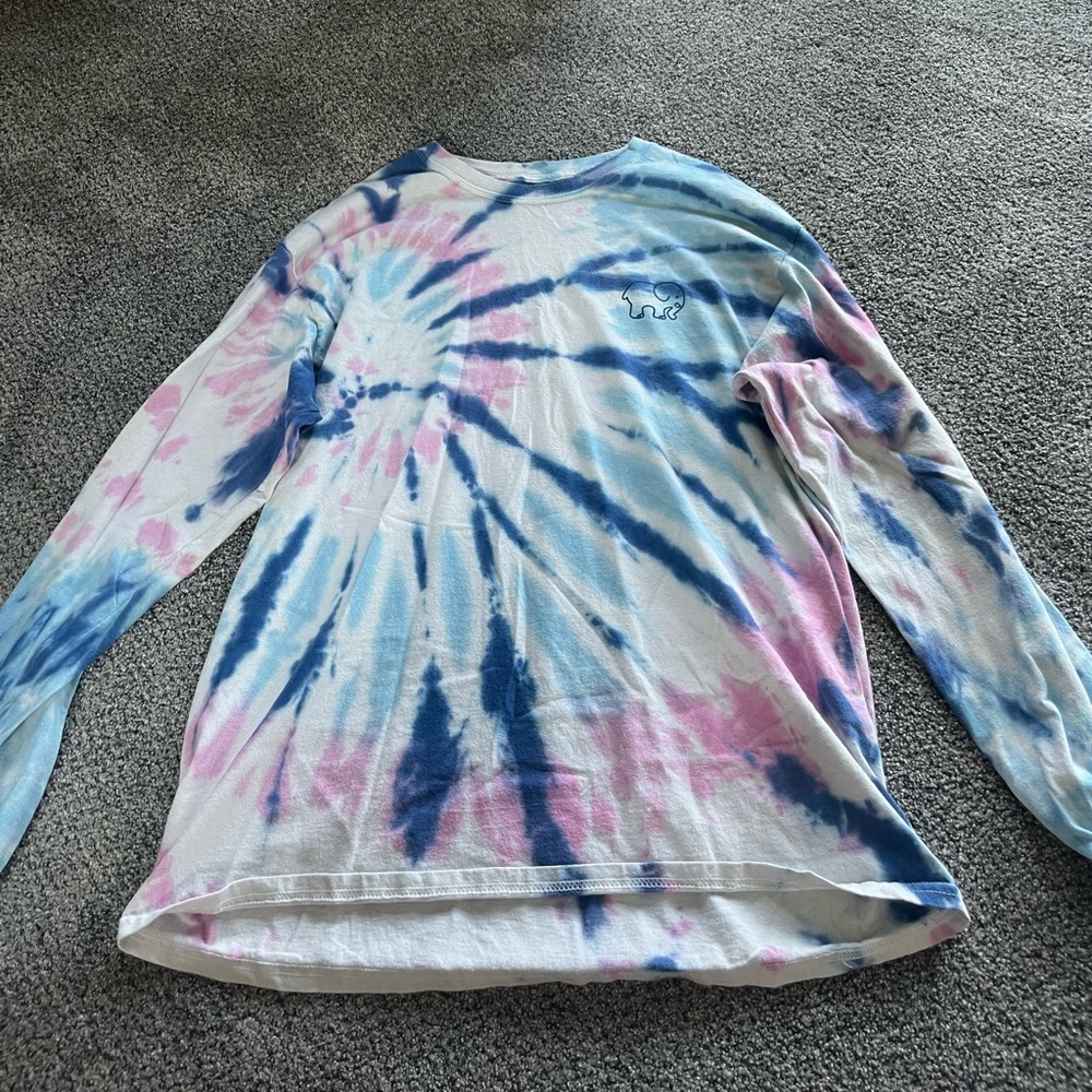 Tie dye: pink, purple, and blue. Brand: ivory ella. Size:L